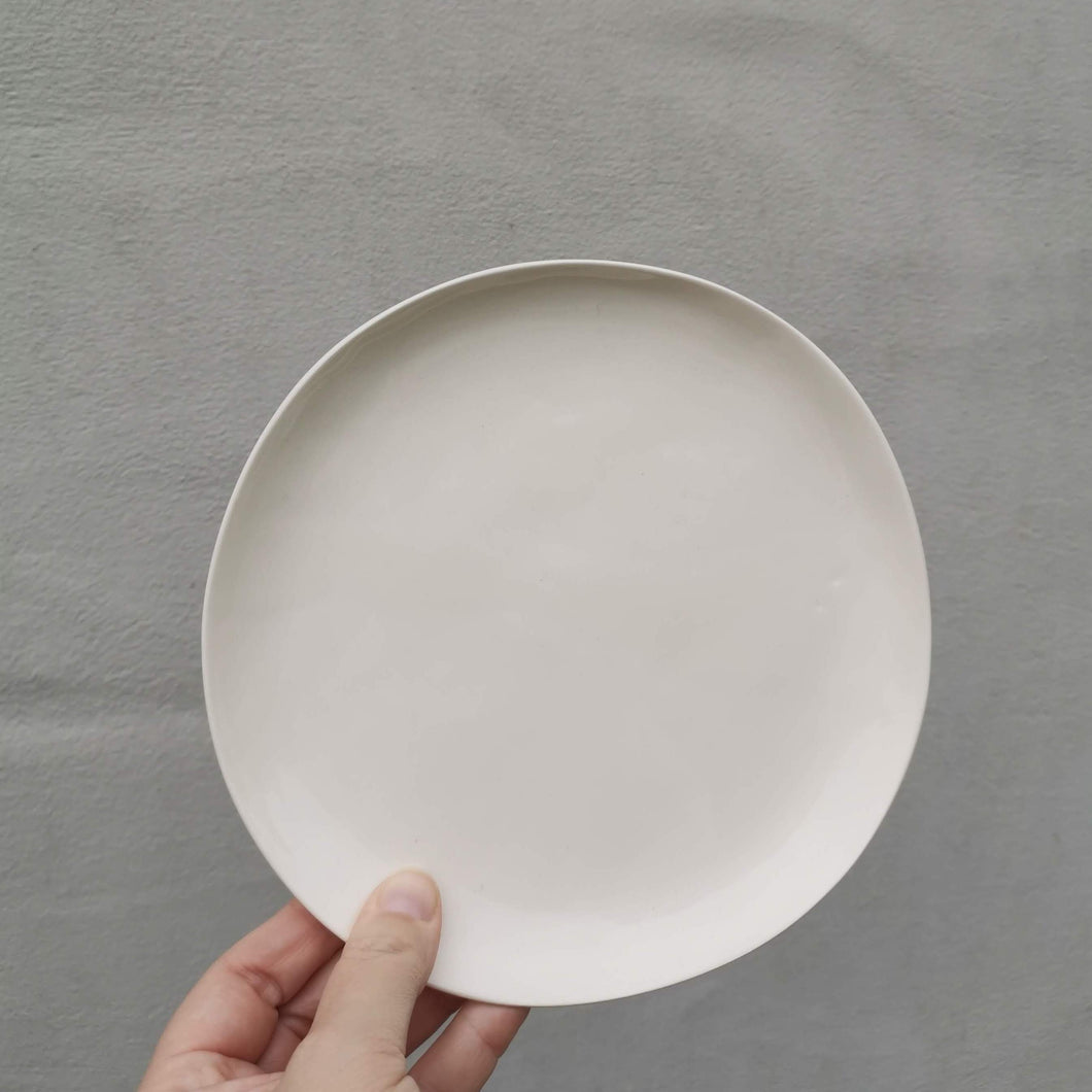 glossy white plate ~ size medium